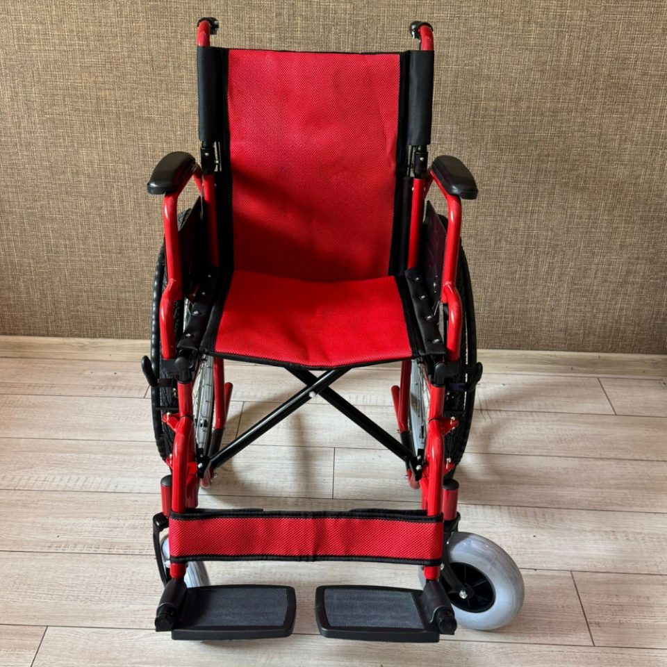 BME4617 Özellikli Tekerlekli Sandalye Kırmızı