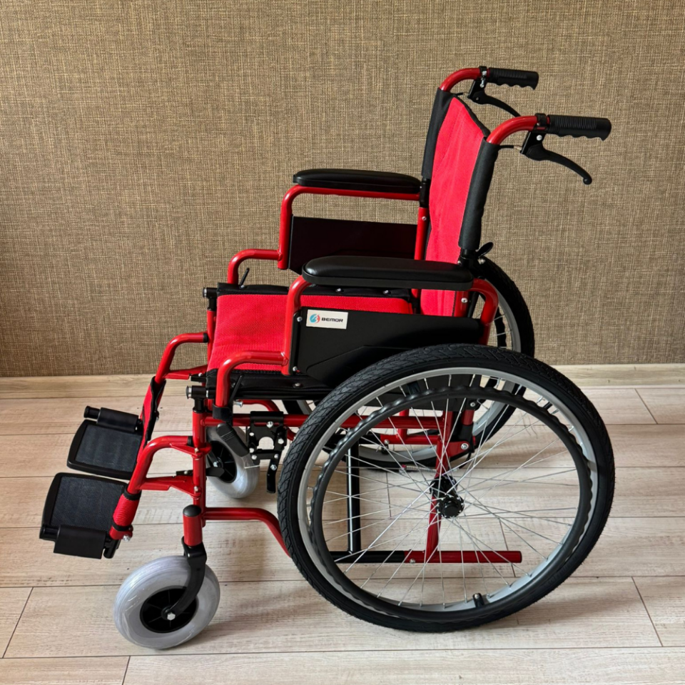 BME4617 Özellikli Tekerlekli Sandalye Kırmızı