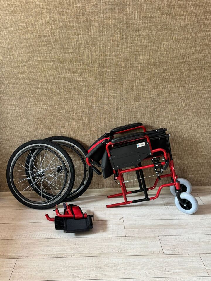 Bemor 4617 Özellikli Tekerlekli Sandalye Kırmızı