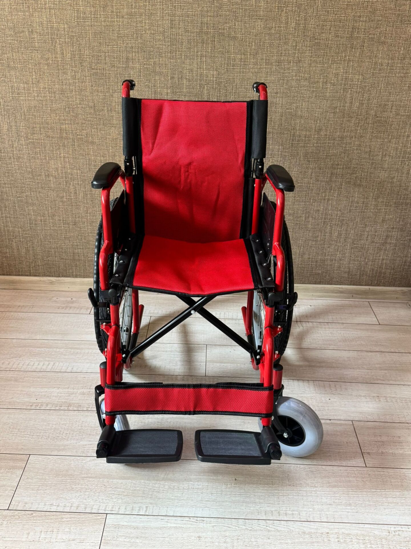 Bemor 4617 Özellikli Tekerlekli Sandalye Kırmızı