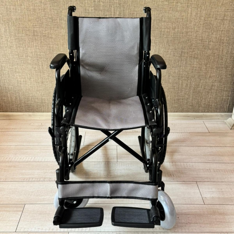 BEMOR BME4617 Özellikli Katlanır Tekerlekli Sandalye – Sırt Yatar, Ayakları Çıkabilir, Şişme Teker
