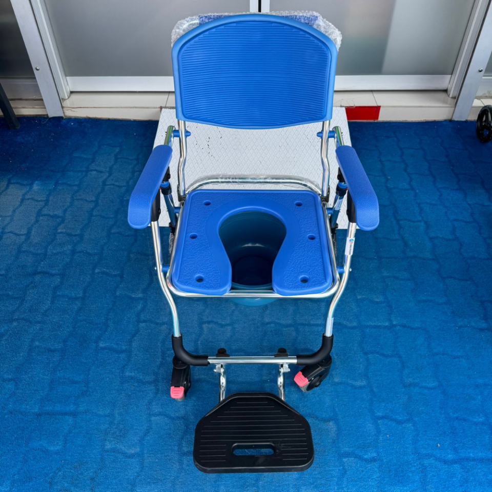 BME320 Mavi Alüminyum Banyo Tuvalet Tekerlekli Sandalyesi