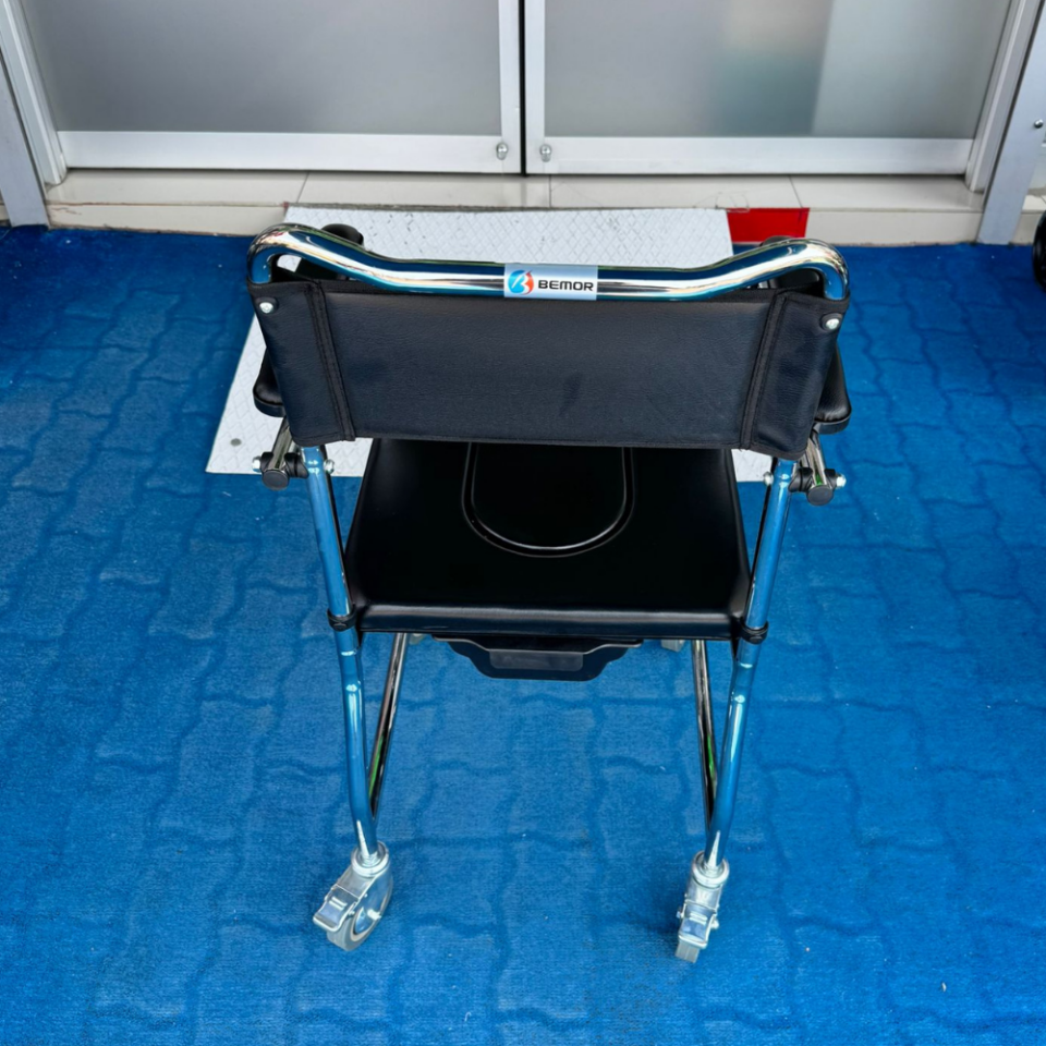 BME612 Klozetli Tekerlekli Banyo Sandalyesi