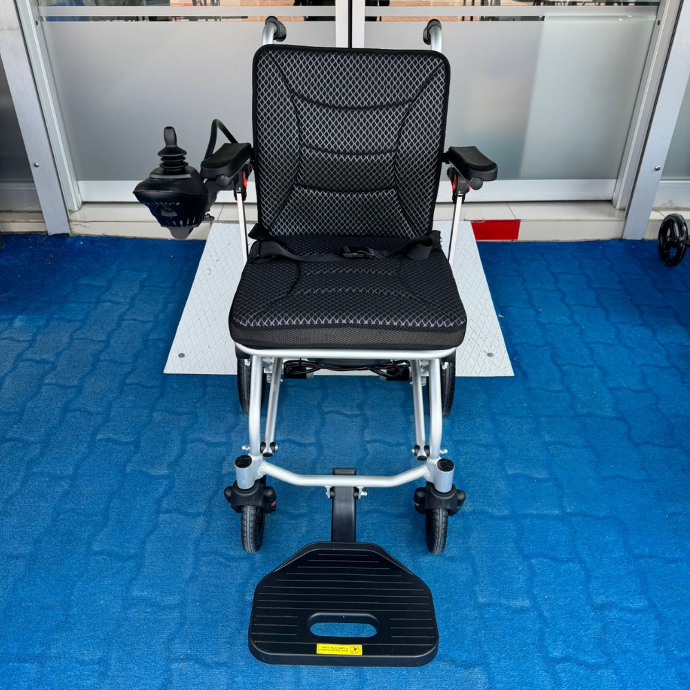 BME1030 Lityum Pilli Akülü Hafif Tekerlekli Sandalye