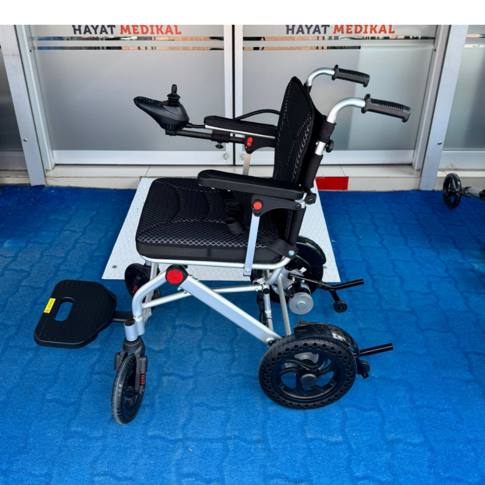 BME1030 Lityum Pilli Akülü Hafif Tekerlekli Sandalye