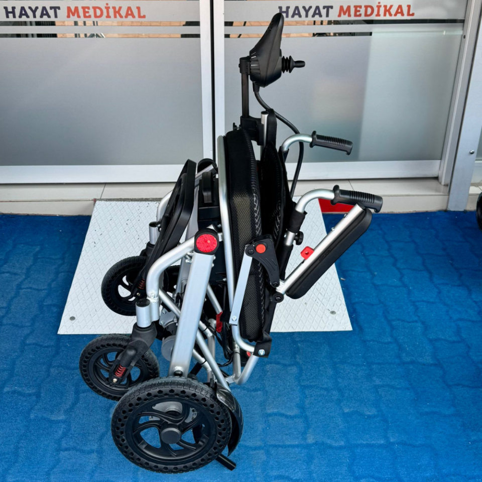 BME1030 Lityum Pilli Akülü Hafif Tekerlekli Sandalye