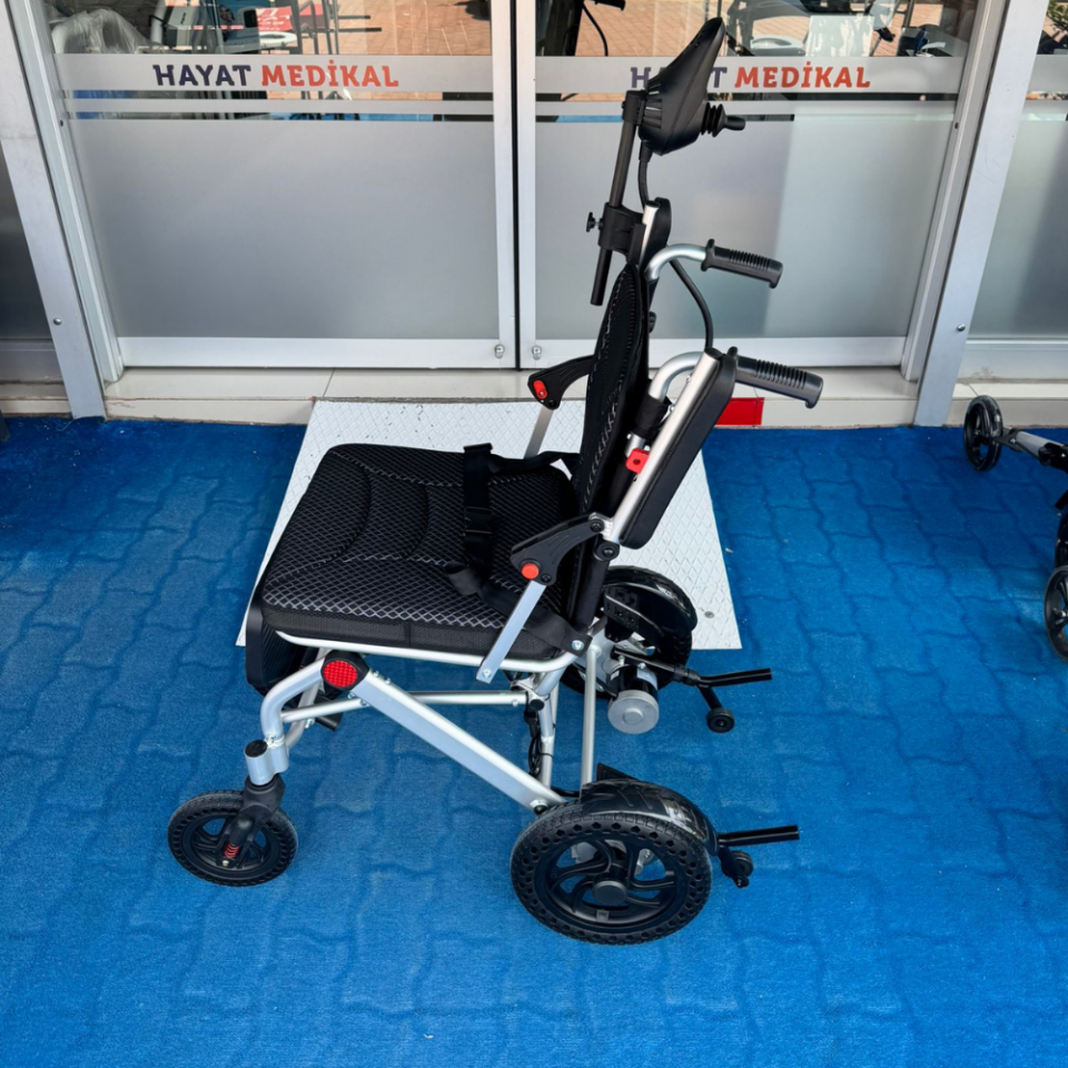 BME1030 Lityum Pilli Akülü Hafif Tekerlekli Sandalye