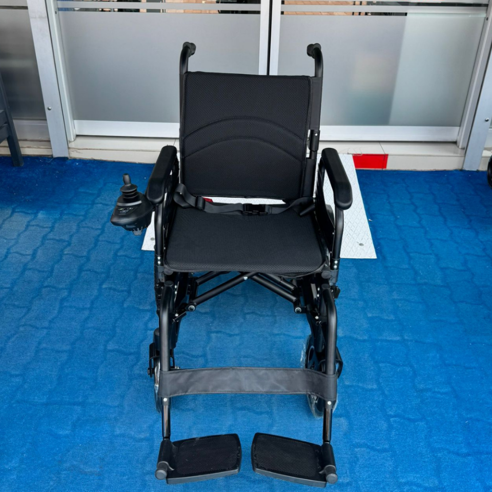 BME1026 Akülü Tekerlekli Sandalye Siyah