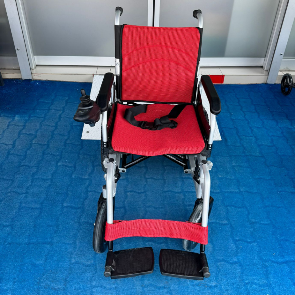 BME1026 Akülü Tekerlekli Sandalye Kırmızı